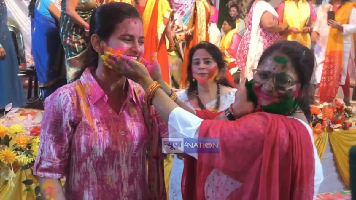 Holi 2025 : बिहार के अलग अलग जिलों में होली मिलन समारोह की म Holi 2025 : बिहार के अलग अलग जिलों में होली मिलन समारोह की म
