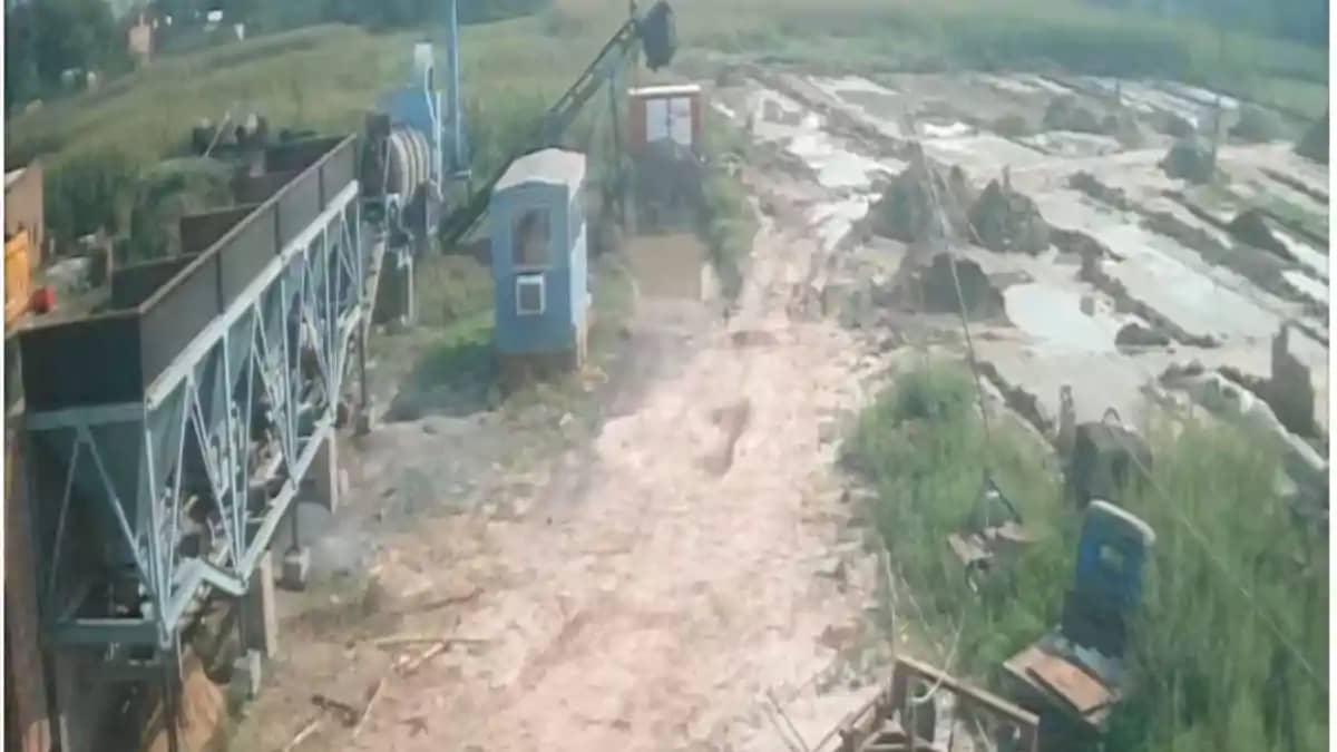 मुजफ्फरपुर: लापता दो चचेरी बहनों के शव ईंट भट्ठे से बरामद, स मुजफ्फरपुर: लापता दो चचेरी बहनों के शव ईंट भट्ठे से बरामद, स