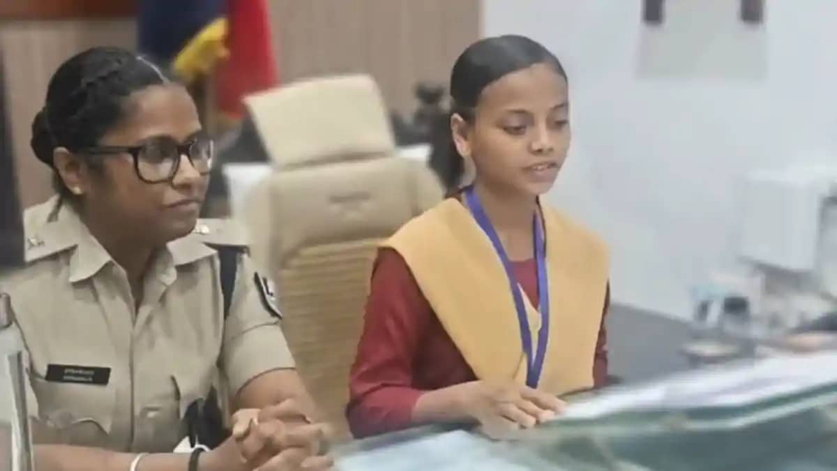 Bihar News : नन्ही अमृता बनीं बगहा की 'एक दिन की एसपी', फरिय Bihar News : नन्ही अमृता बनीं बगहा की 'एक दिन की एसपी', फरिय