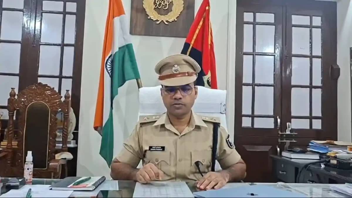 Bihar Election 2025 : मोतिहारी में मतगणना से पहले पुलिस की ब Bihar Election 2025 : मोतिहारी में मतगणना से पहले पुलिस की ब