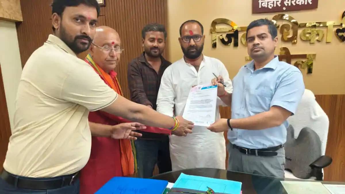 मिथिला के पारंपरिक 'पाग' के अपमान पर भड़का आक्रोश: भाजयुमो न मिथिला के पारंपरिक 'पाग' के अपमान पर भड़का आक्रोश: भाजयुमो न