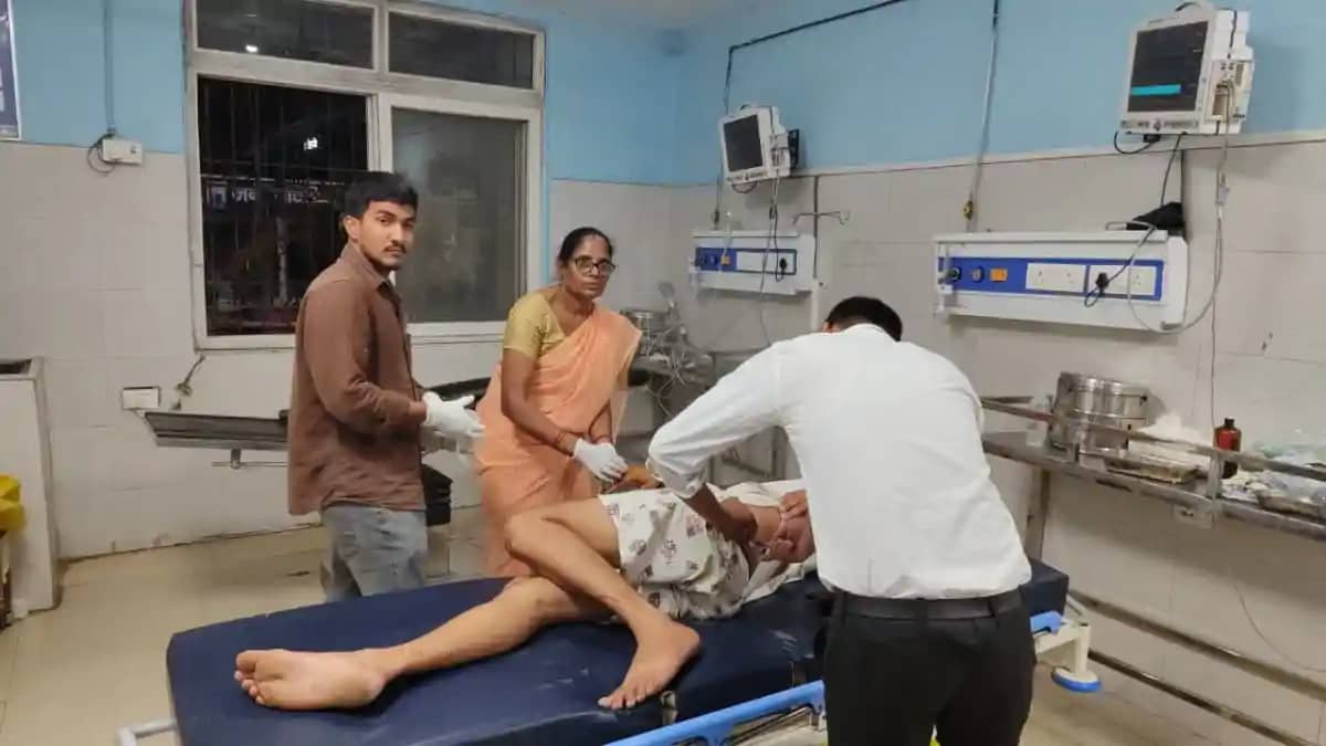 दुर्गा पूजा पंडाल के पास मामूली विवाद में युवक को मारी गोली, दुर्गा पूजा पंडाल के पास मामूली विवाद में युवक को मारी गोली,