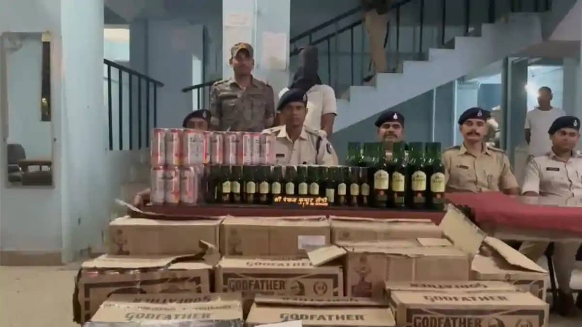अवैध शराब के खिलाफ पुलिस की बड़ी कार्रवाई: 415.8 लीटर विदेशी अवैध शराब के खिलाफ पुलिस की बड़ी कार्रवाई: 415.8 लीटर विदेशी
