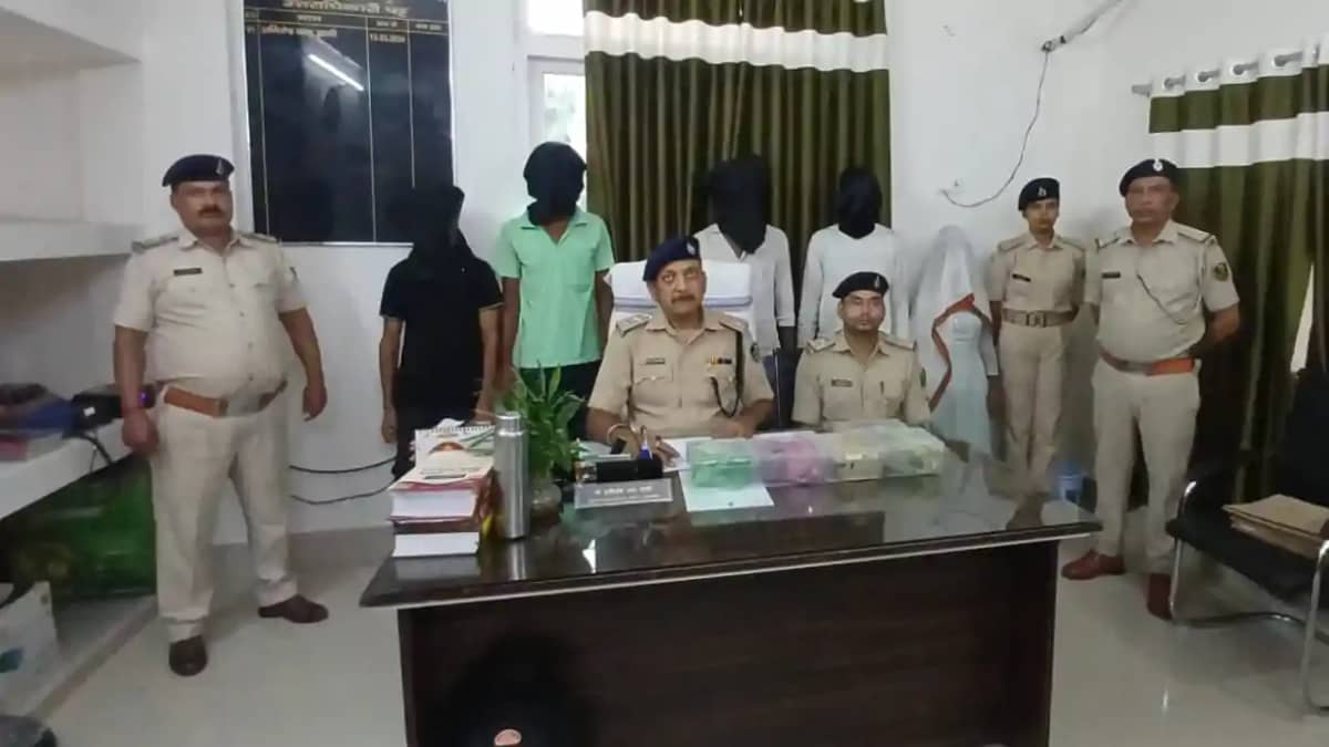 Bihar News : समस्तीपुर में शराब तस्कर नेहा झा के बाद मुजफ्फर Bihar News : समस्तीपुर में शराब तस्कर नेहा झा के बाद मुजफ्फर
