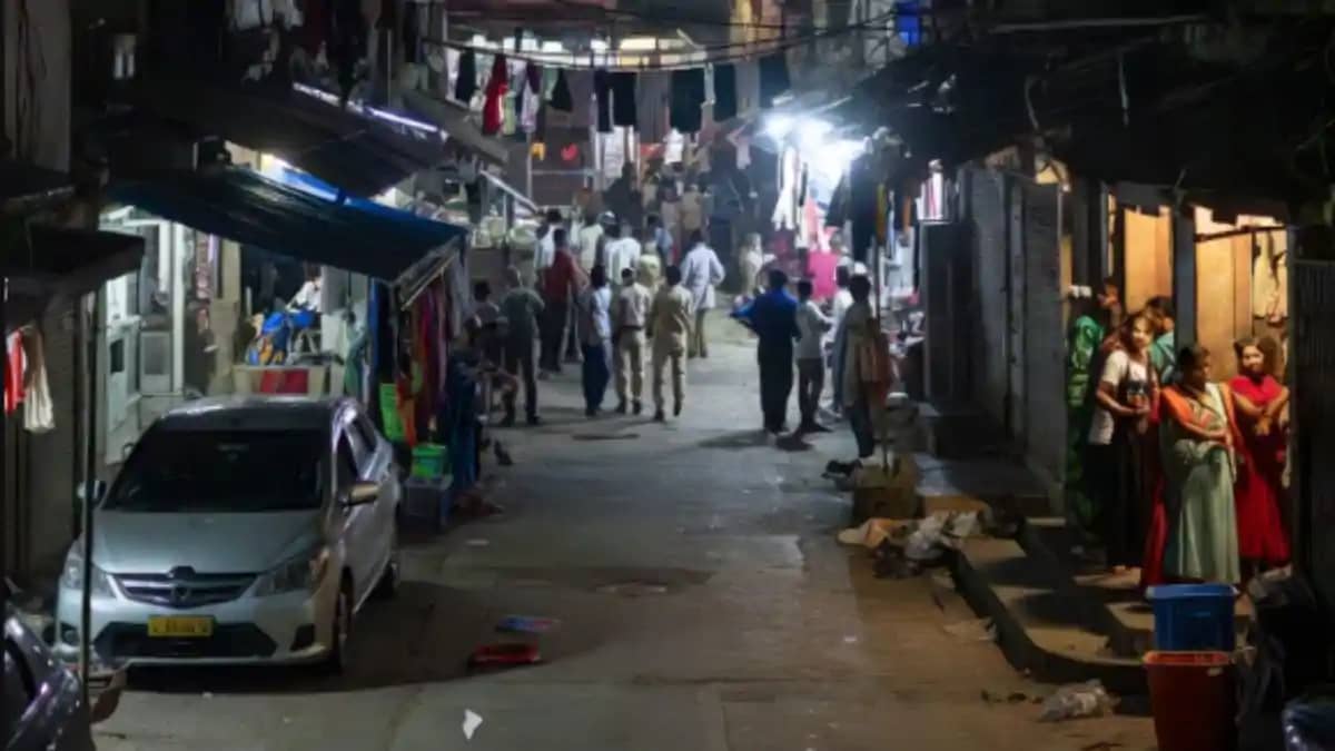 सिलाई सिखाने के बहाने 70 हजार में बेच दी आबरू, दो बेटियां ला सिलाई सिखाने के बहाने 70 हजार में बेच दी आबरू, दो बेटियां ला