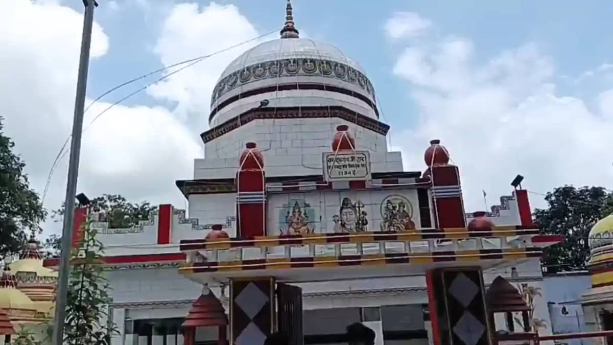 Bihar News : सारण में असामाजिक तत्वों ने शिवलिंग को किया क्ष Bihar News : सारण में असामाजिक तत्वों ने शिवलिंग को किया क्ष