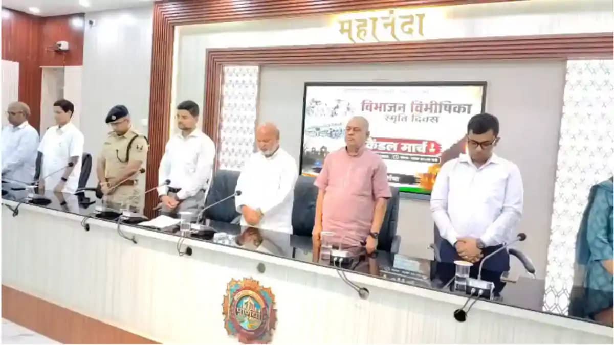 'विभाजन विभीषिका स्मृति दिवस' पर निकाला गया कैंडल मार्च : पी 'विभाजन विभीषिका स्मृति दिवस' पर निकाला गया कैंडल मार्च : पी