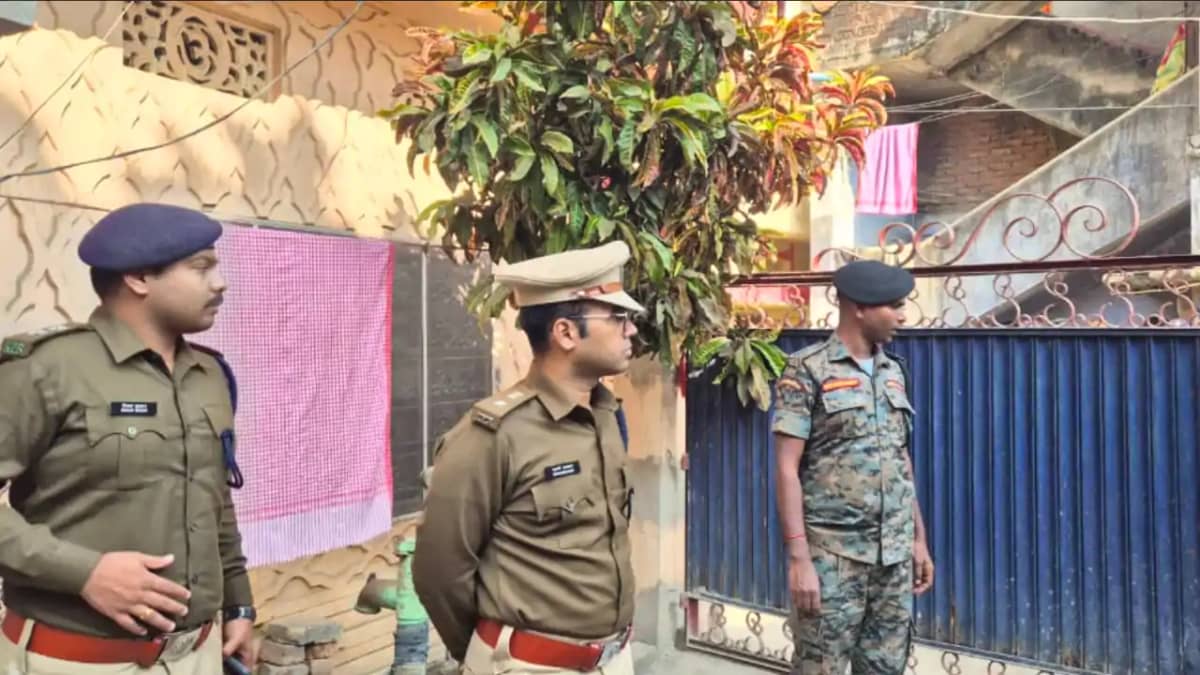 Bihar News : मोतिहारी में पुलिस का 'महाकुर्की अभियान': 97 अप Bihar News : मोतिहारी में पुलिस का 'महाकुर्की अभियान': 97 अप