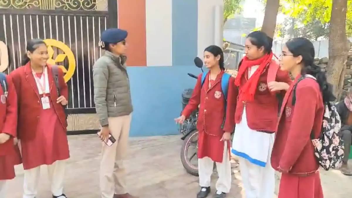 Bihar News : मुंगेर एसपी ने छात्र-छात्राओं की सुरक्षा को लेक Bihar News : मुंगेर एसपी ने छात्र-छात्राओं की सुरक्षा को लेक