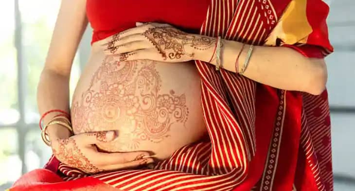 प्रेग्नेंसी में मेहंदी प्रेग्नेंसी में मेहंदी