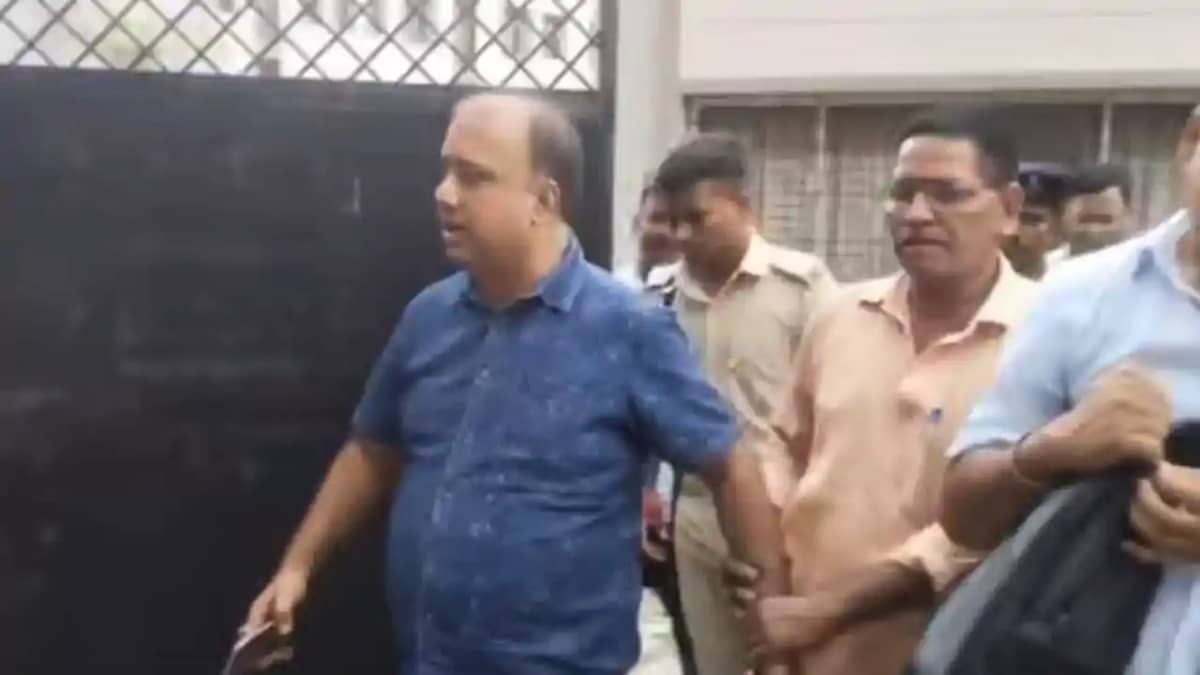 Bihar News : सीतामढ़ी में निगरानी विभाग की टीम ने की बड़ी का Bihar News : सीतामढ़ी में निगरानी विभाग की टीम ने की बड़ी का