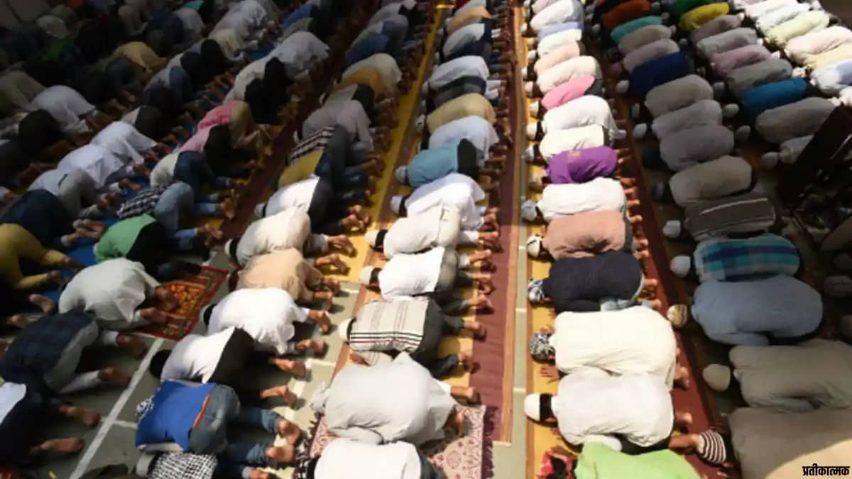 reprimands over Namaz issue reprimands over Namaz issue