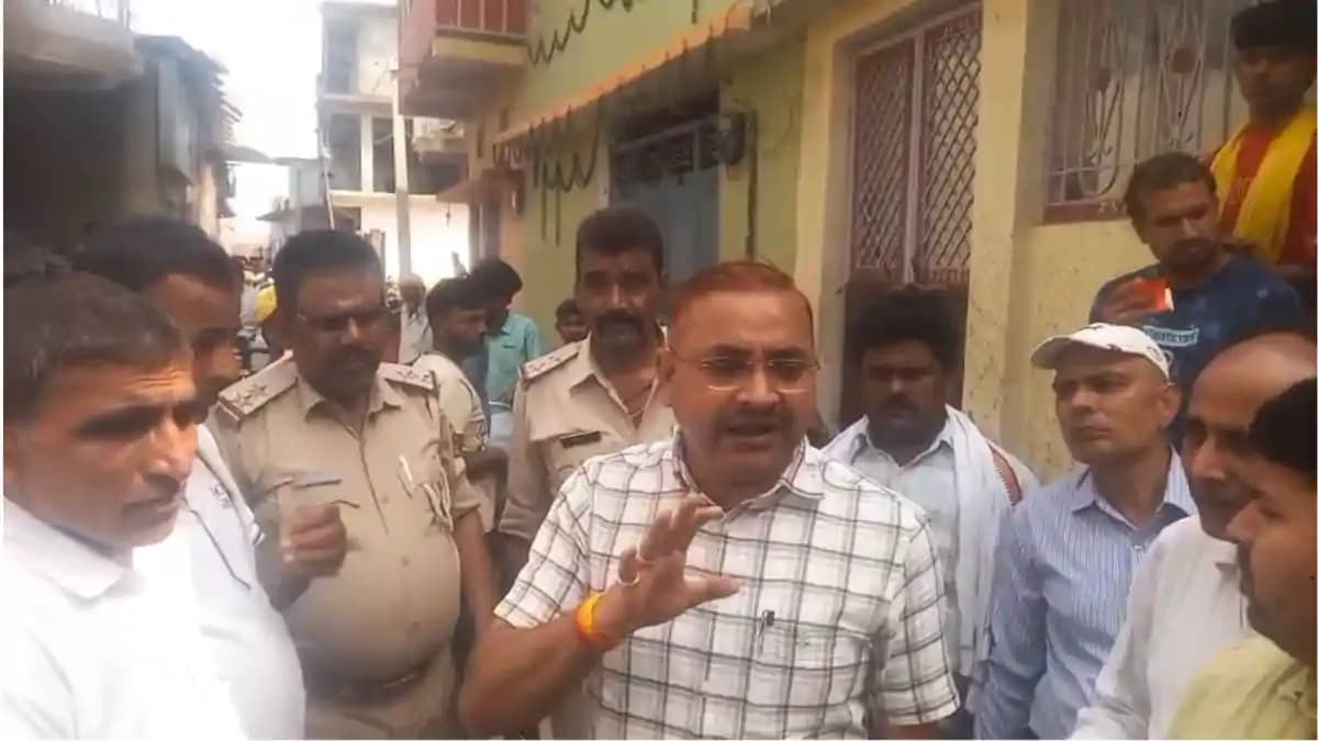 Bihar News : गैस किल्लत पर प्रशासन सख्त, एसडीओ ने किया एजेंस Bihar News : गैस किल्लत पर प्रशासन सख्त, एसडीओ ने किया एजेंस