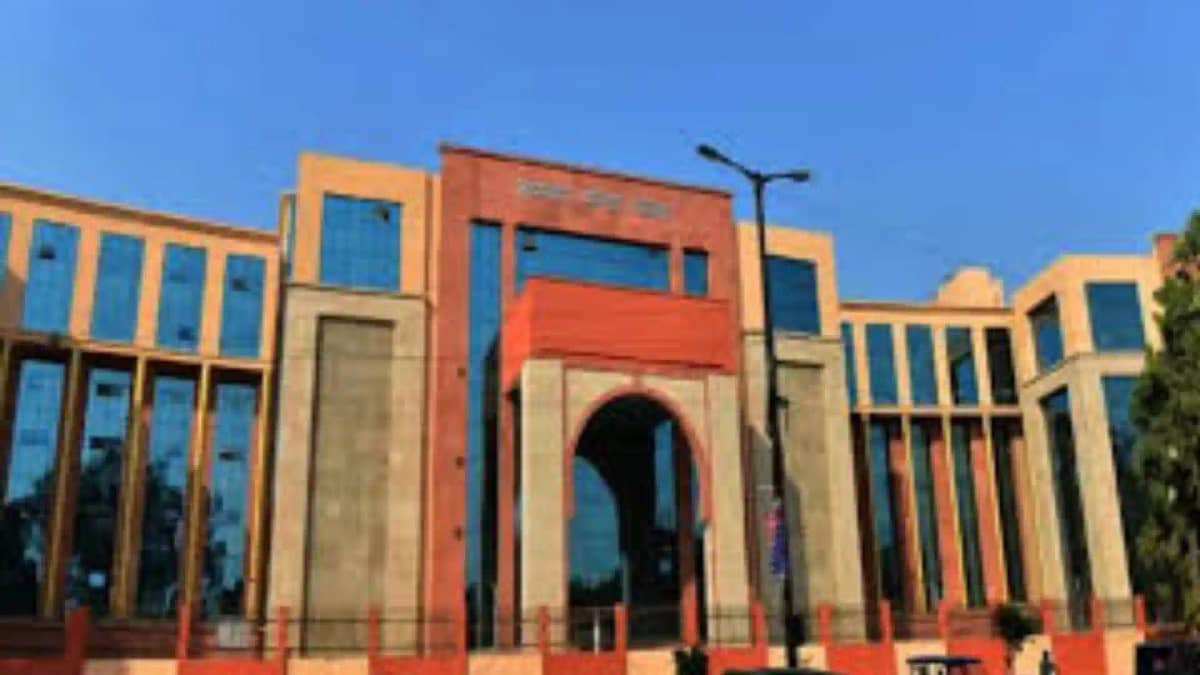 Bhagalpur SSP Halts Salary of 19 SHOs Over Poor Performance Bhagalpur SSP Halts Salary of 19 SHOs Over Poor Performance