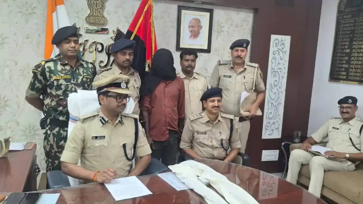 Bihar Crime : बांका में पुलिस ने की बड़ी कार्रवाई, घर में छि Bihar Crime : बांका में पुलिस ने की बड़ी कार्रवाई, घर में छि