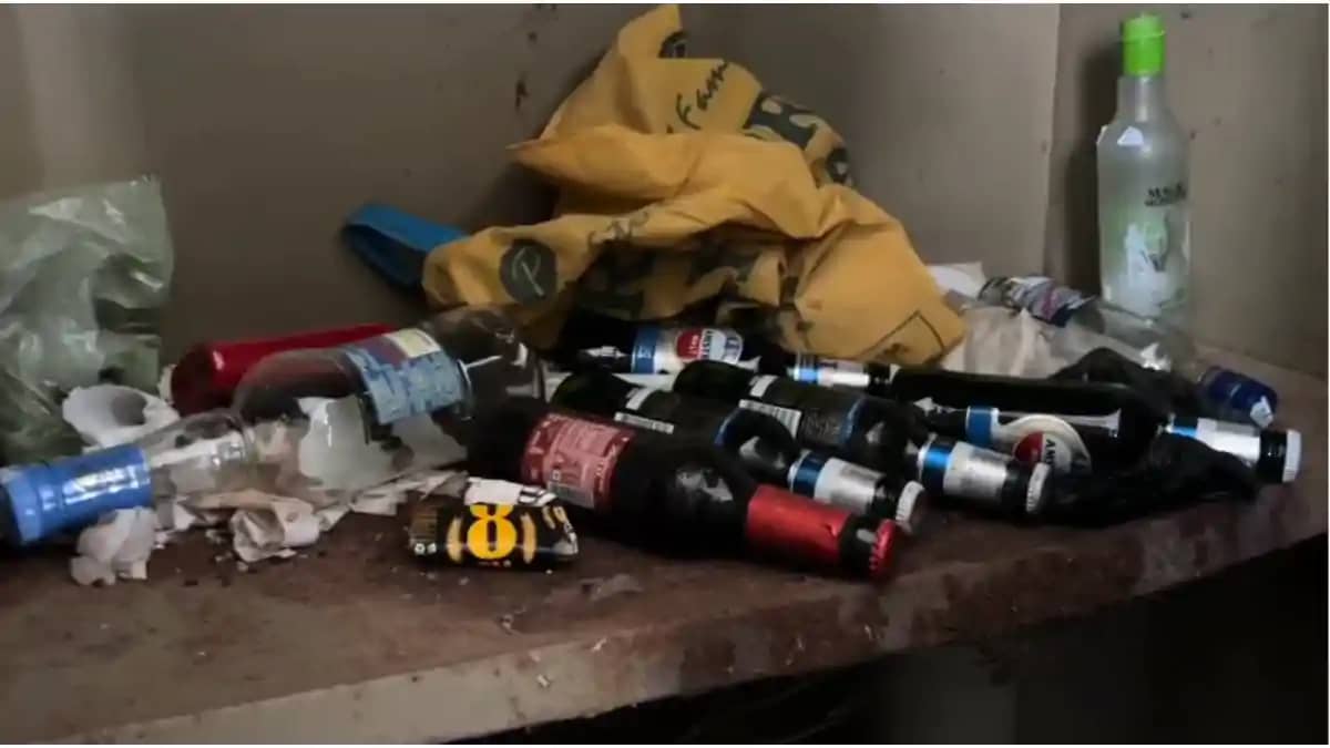 Bihar News : शर्मनाक! जिला परिवहन कार्यालय में शराब कांड से Bihar News : शर्मनाक! जिला परिवहन कार्यालय में शराब कांड से