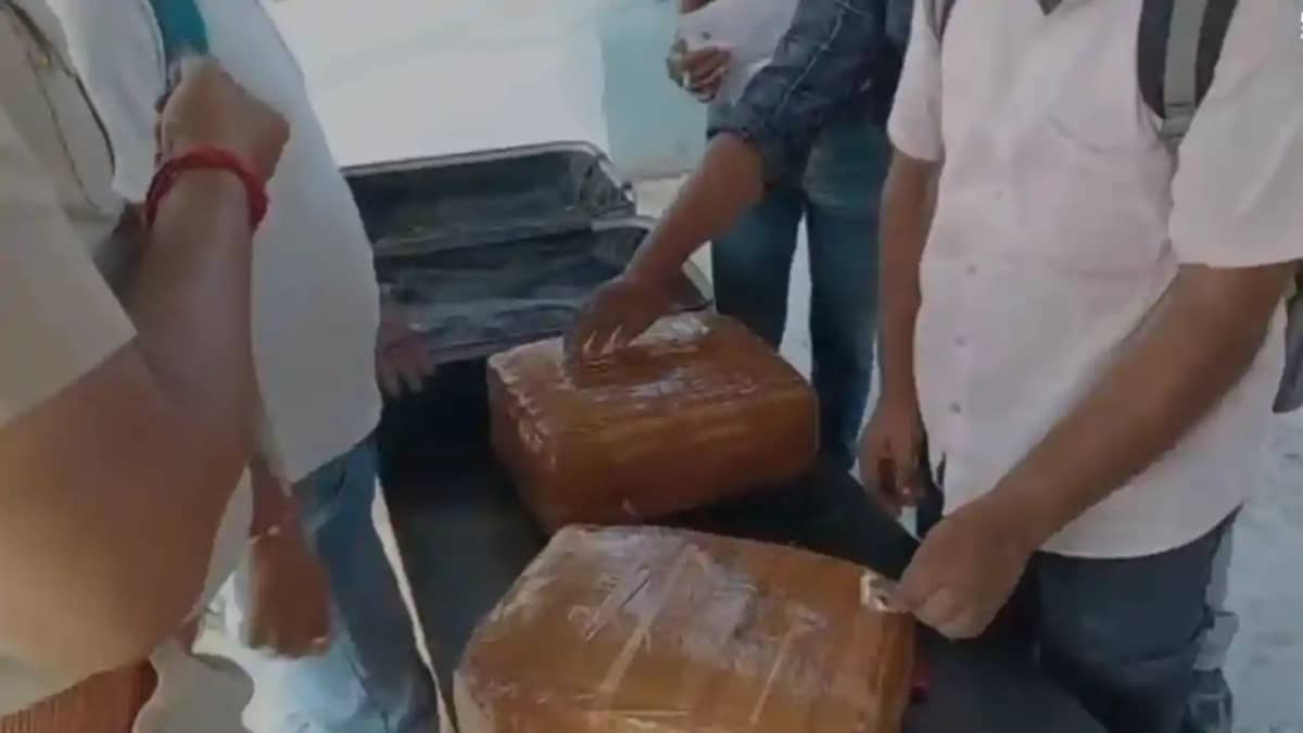 Bihar Crime: मुंगेर में त्योहारों के बीच CIB की बड़ी कार्रवा Bihar Crime: मुंगेर में त्योहारों के बीच CIB की बड़ी कार्रवा