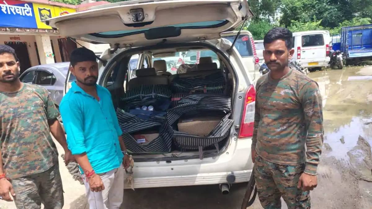 Bihar News : गया में कार पर लोड विदेशी शराब की बड़ी खेप पुलिस Bihar News : गया में कार पर लोड विदेशी शराब की बड़ी खेप पुलिस