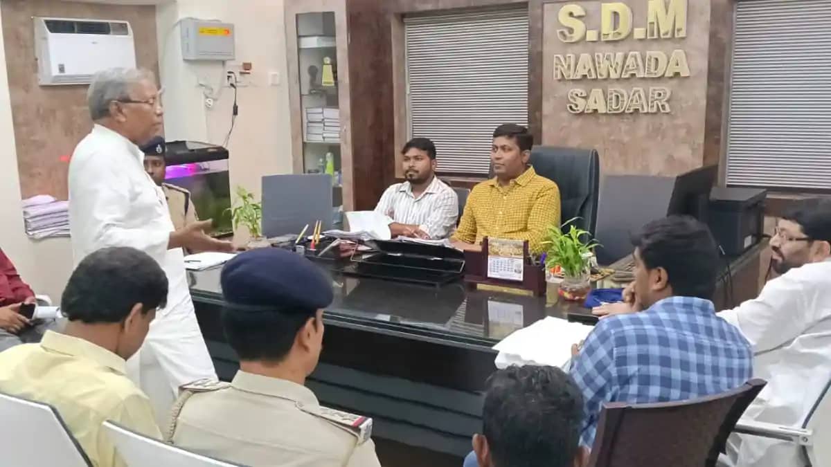 धार्मिक पुस्तक जलाए जाने की घटना के बाद शांति समिति की बैठक धार्मिक पुस्तक जलाए जाने की घटना के बाद शांति समिति की बैठक