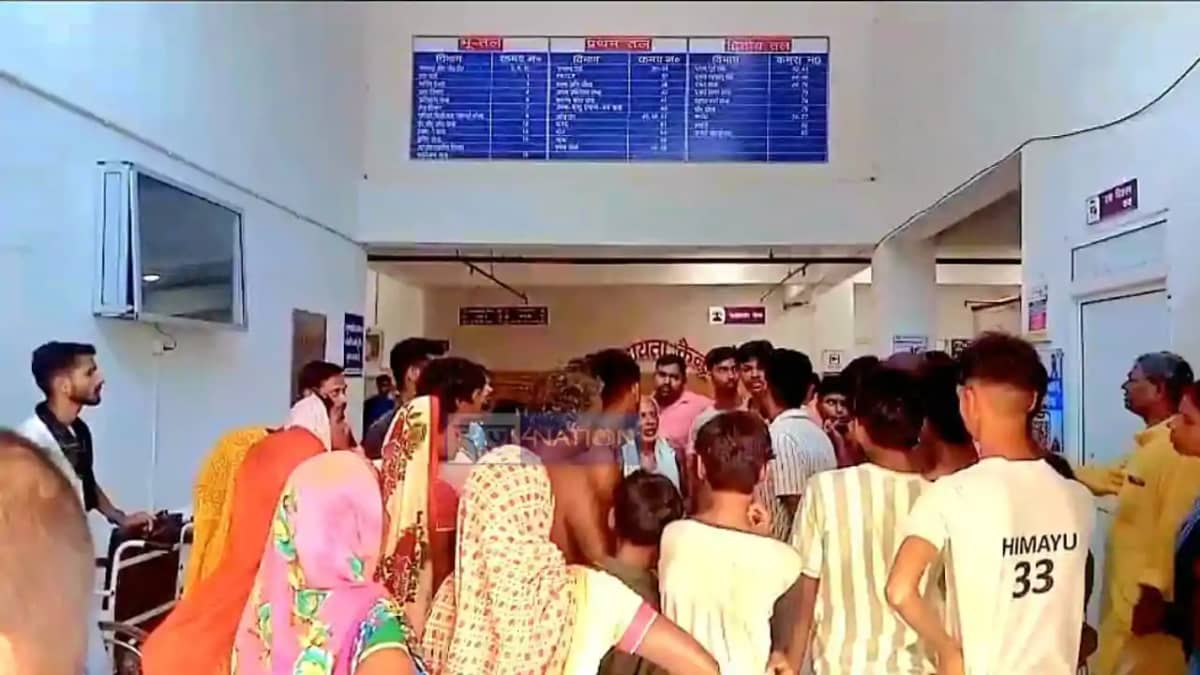 Bihar News: गंगा की उपधारा में बहा 20 वर्षीय सोनू, चारा लेने Bihar News: गंगा की उपधारा में बहा 20 वर्षीय सोनू, चारा लेने