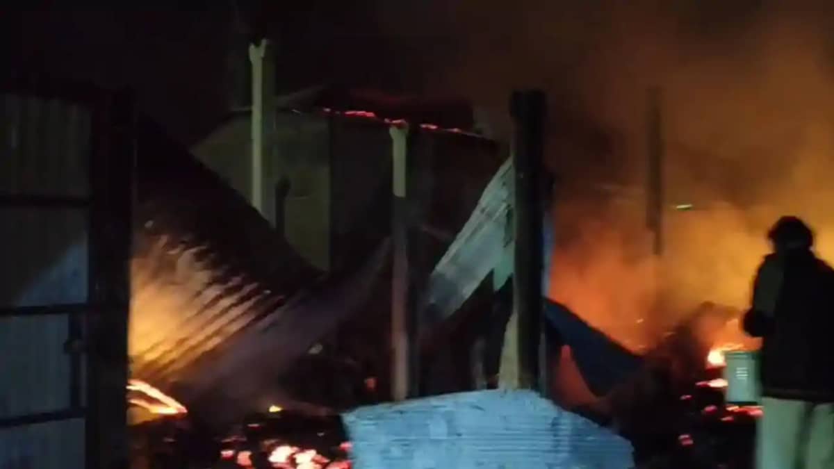 Half a dozen shops destroyed in Bihar fire cylinder blasts r Half a dozen shops destroyed in Bihar fire cylinder blasts r