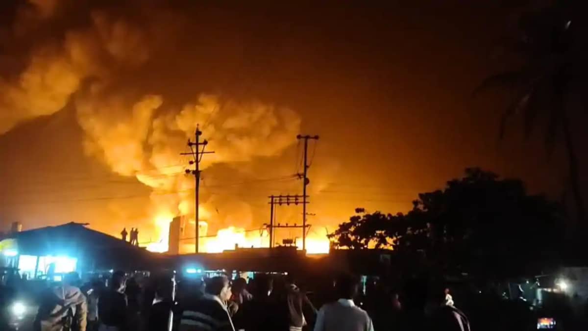 Bihar News : कटिहार में भीषण आग का कहर, 200 से अधिक दुकानें Bihar News : कटिहार में भीषण आग का कहर, 200 से अधिक दुकानें