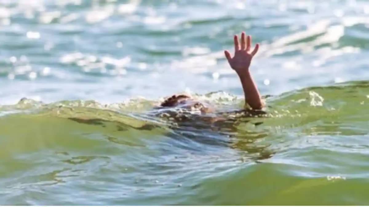 Bihar News : कैमूर में स्नान के दौरान तालाब में डूबने से तीन Bihar News : कैमूर में स्नान के दौरान तालाब में डूबने से तीन
