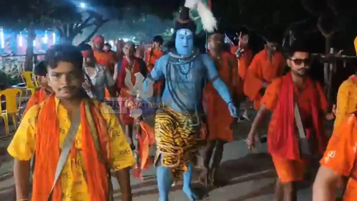 Kanwar Yatra:जब मुंगेर की राह पर उतरे स्वयं महादेव! कांवरियो Kanwar Yatra:जब मुंगेर की राह पर उतरे स्वयं महादेव! कांवरियो