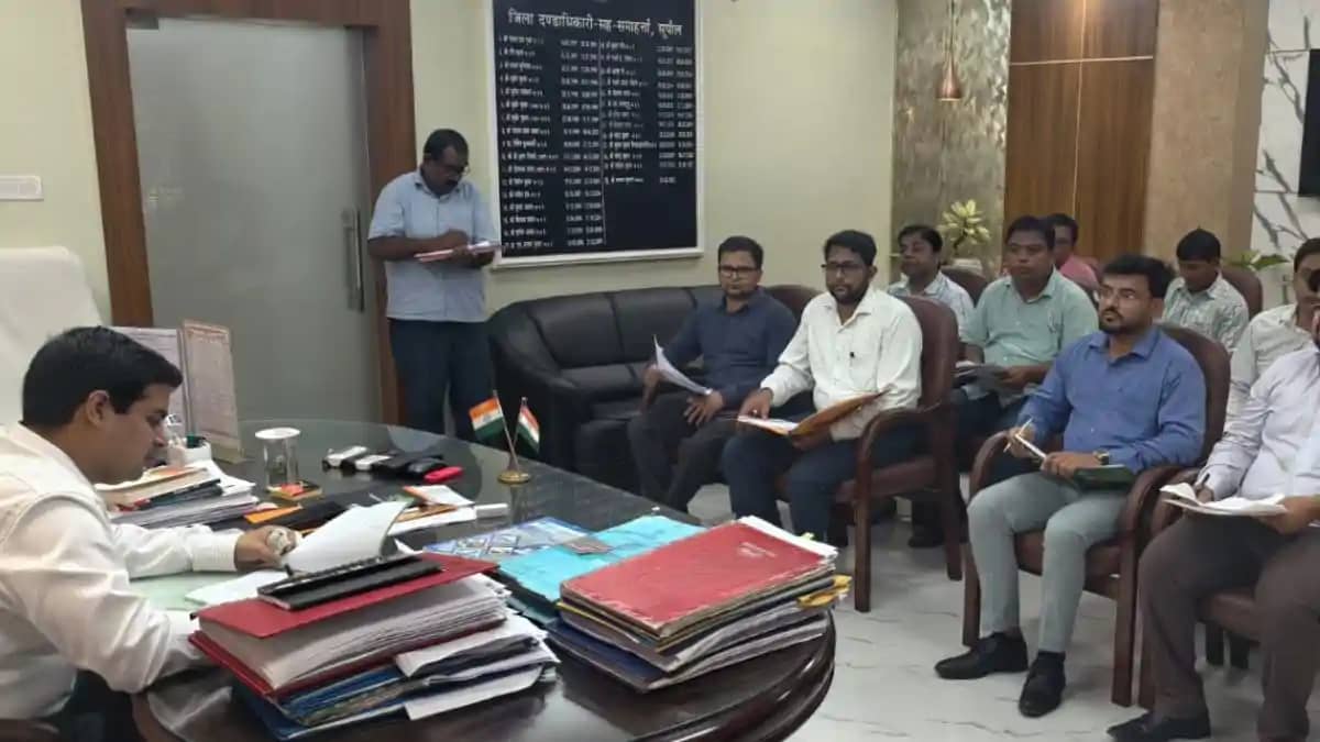 राजस्व वसूली को लेकर DM सख्त, लक्ष्य से पीछे चल रहे विभागों राजस्व वसूली को लेकर DM सख्त, लक्ष्य से पीछे चल रहे विभागों