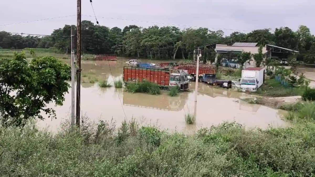 Bihar News : मुजफ्फरपुर में बागमती का कहर, बेनीबाद थाना परिस Bihar News : मुजफ्फरपुर में बागमती का कहर, बेनीबाद थाना परिस