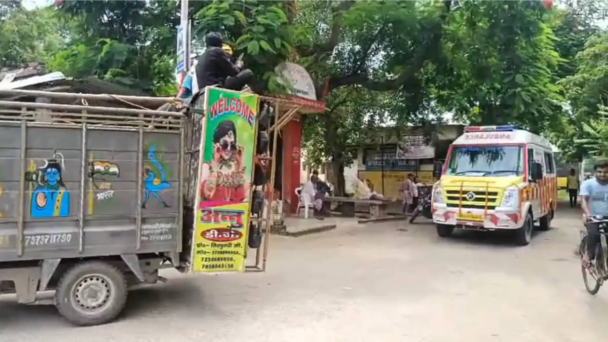 Bihar News : बेगूसराय में अनोखा जश्न ! डीजे बजाकर बेटी को अस Bihar News : बेगूसराय में अनोखा जश्न ! डीजे बजाकर बेटी को अस