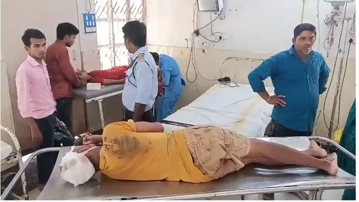 तेज रफ्तार ट्रैक्टर ने रिक्शा को मारी टक्कर, चालक और महिला य तेज रफ्तार ट्रैक्टर ने रिक्शा को मारी टक्कर, चालक और महिला य