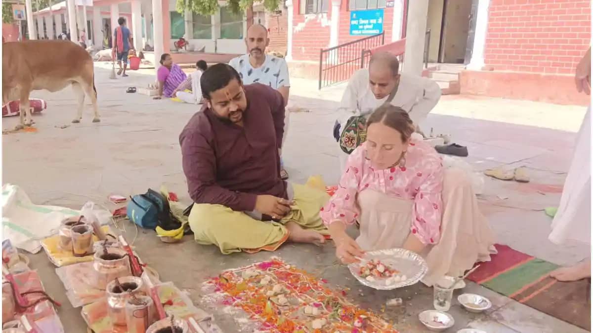 रुसी परिवार पहुंचा गयाजी, रूस-यूक्रेन युद्ध में शहीद हुए अपन रुसी परिवार पहुंचा गयाजी, रूस-यूक्रेन युद्ध में शहीद हुए अपन