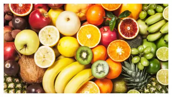 Health Tips: सर्दियों में इन फलों का करें सेवन, कई बीमारियों Health Tips: सर्दियों में इन फलों का करें सेवन, कई बीमारियों