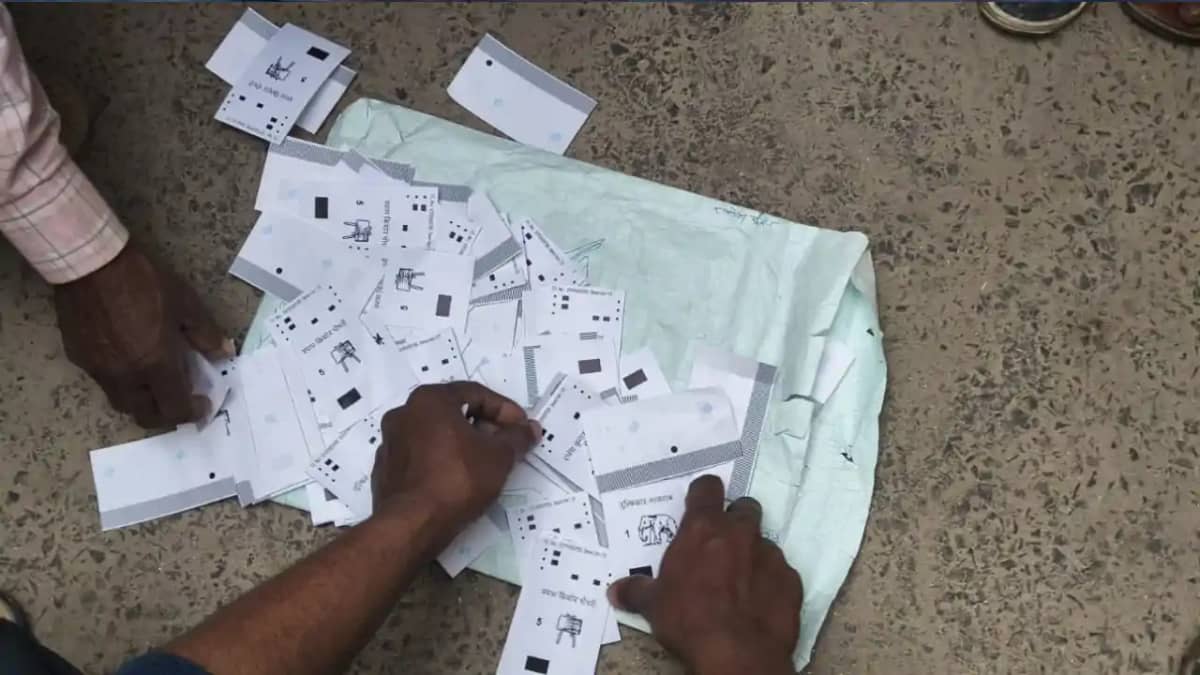 Motihari DM Acts on Poll Lapse Presiding Officer Staff Suspe Motihari DM Acts on Poll Lapse Presiding Officer Staff Suspe
