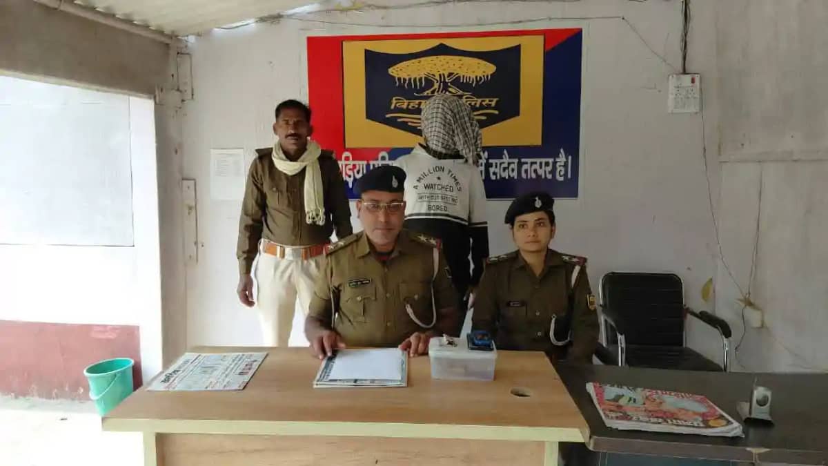अस्पताल में देसी कट्टा लेकर रंगदारी मांगने पहुंचे युवक की हु अस्पताल में देसी कट्टा लेकर रंगदारी मांगने पहुंचे युवक की हु