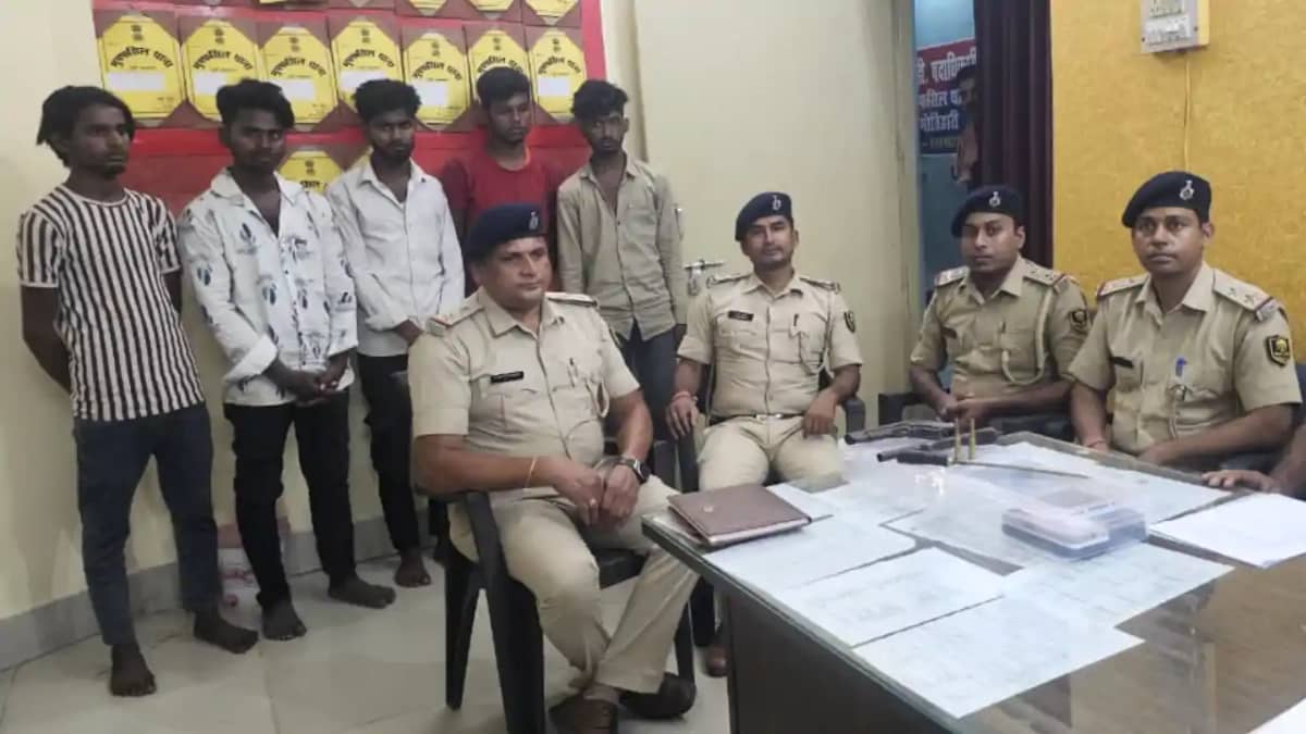 Bihar Crime News : मोतीहारी में अपराधियों पर पुलिस ने कसा शि Bihar Crime News : मोतीहारी में अपराधियों पर पुलिस ने कसा शि