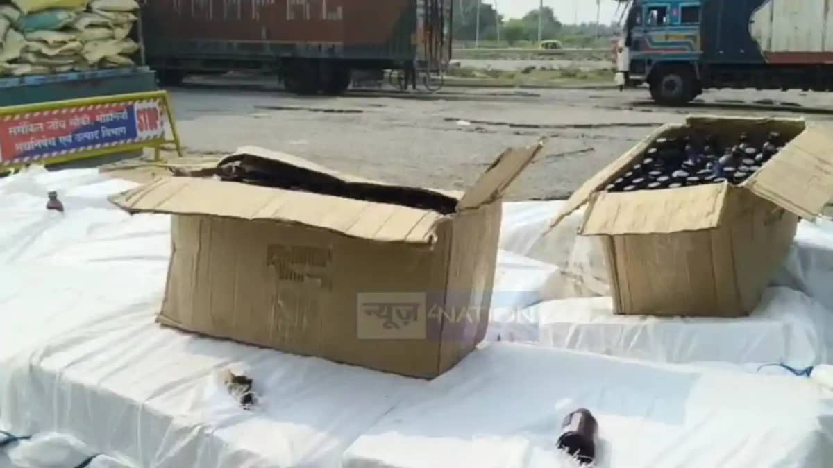 Bihar Crime: पोहा की आड़ में कोडीन कफ सिरप की तस्करी, यूपी स Bihar Crime: पोहा की आड़ में कोडीन कफ सिरप की तस्करी, यूपी स
