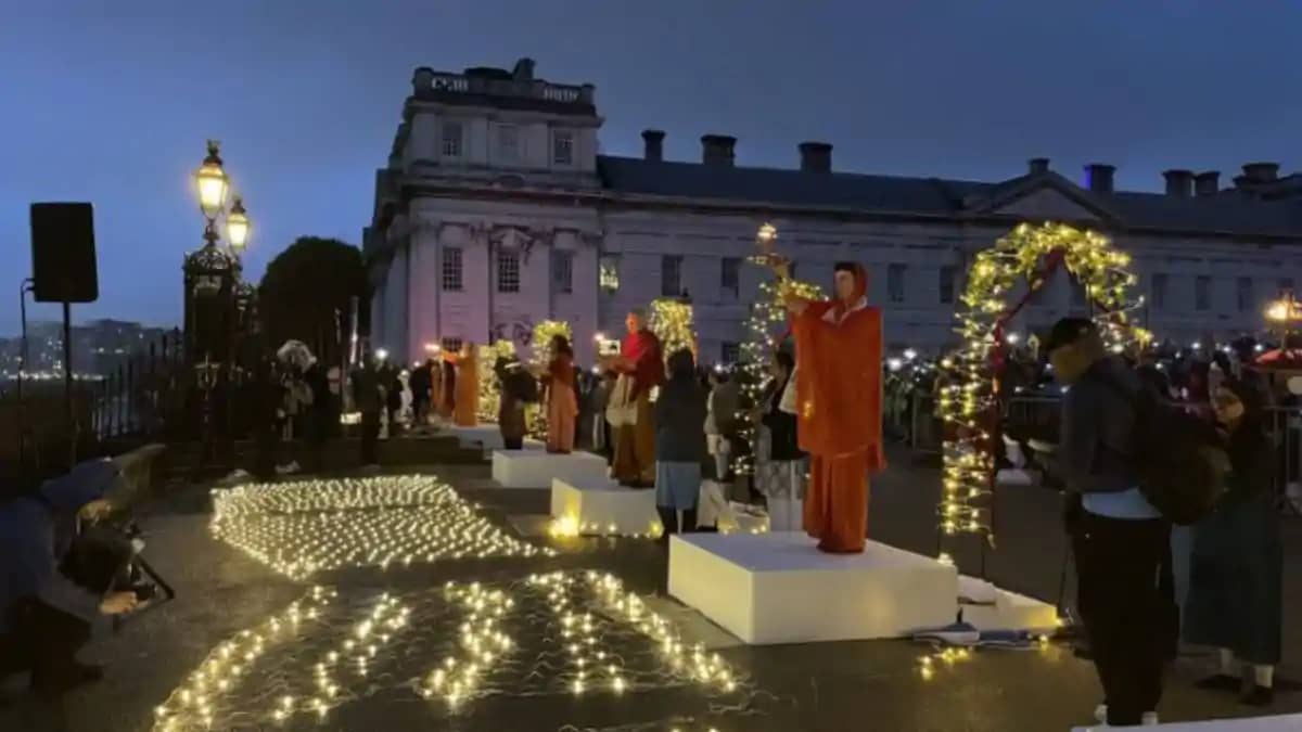 First Ever Ganga Aarti Held On Banks Of River Thames In Lond First Ever Ganga Aarti Held On Banks Of River Thames In Lond
