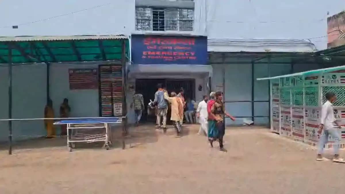 Bihar Road Accident : भागलपुर में अज्ञात वाहन ने पिकअप में म Bihar Road Accident : भागलपुर में अज्ञात वाहन ने पिकअप में म