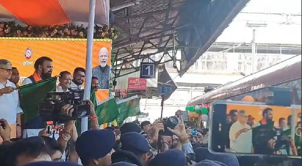 Vande bharat -जन्माष्टमी के दिन मुंगेर के लोगों को मिली वंदे Vande bharat -जन्माष्टमी के दिन मुंगेर के लोगों को मिली वंदे