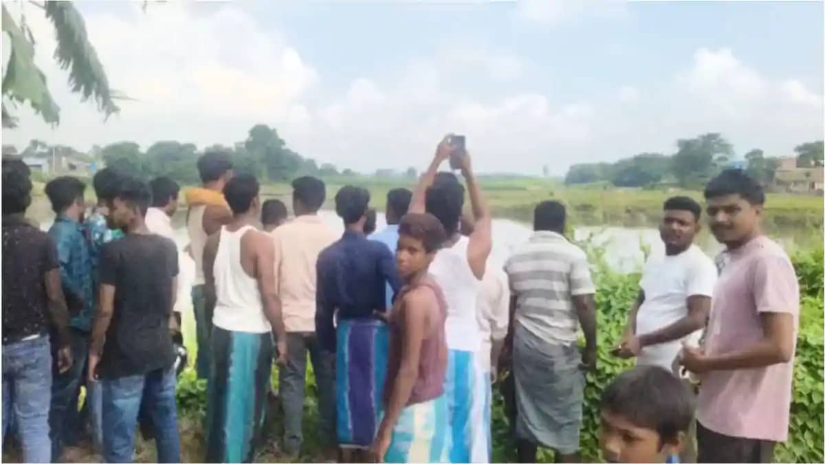सौरा नदी से अज्ञात महिला का शव बरामद, पहचान करने में जुटी पु सौरा नदी से अज्ञात महिला का शव बरामद, पहचान करने में जुटी पु