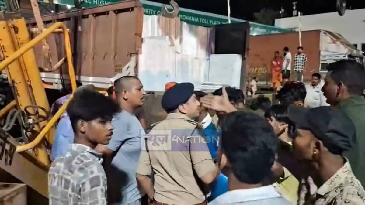Kaimur Highway Crash Auto Hits Trailer One Dead Two Injured Kaimur Highway Crash Auto Hits Trailer One Dead Two Injured