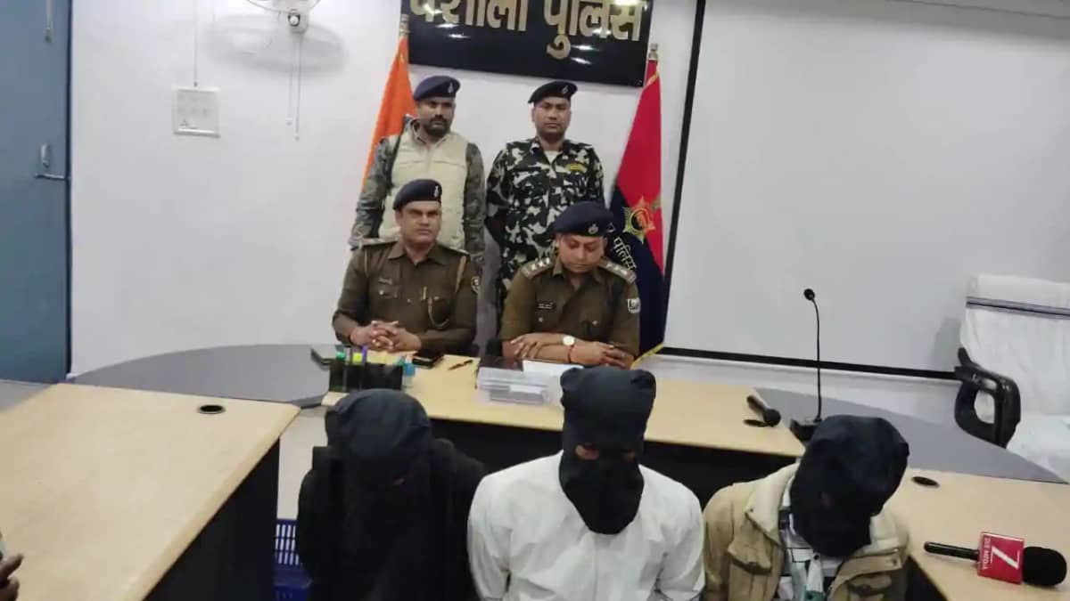 पेट्रोल पंप लूटने निकले थे तीन अपराधी, पुलिस ने रास्ते से उ पेट्रोल पंप लूटने निकले थे तीन अपराधी, पुलिस ने रास्ते से उ
