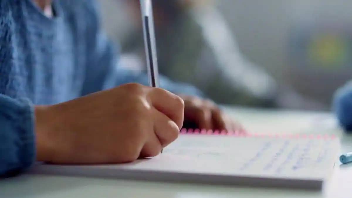 JEE Main सेशन 2 परीक्षा: आवेदन की अंतिम तिथि नजदीक, जल्द करे JEE Main सेशन 2 परीक्षा: आवेदन की अंतिम तिथि नजदीक, जल्द करे