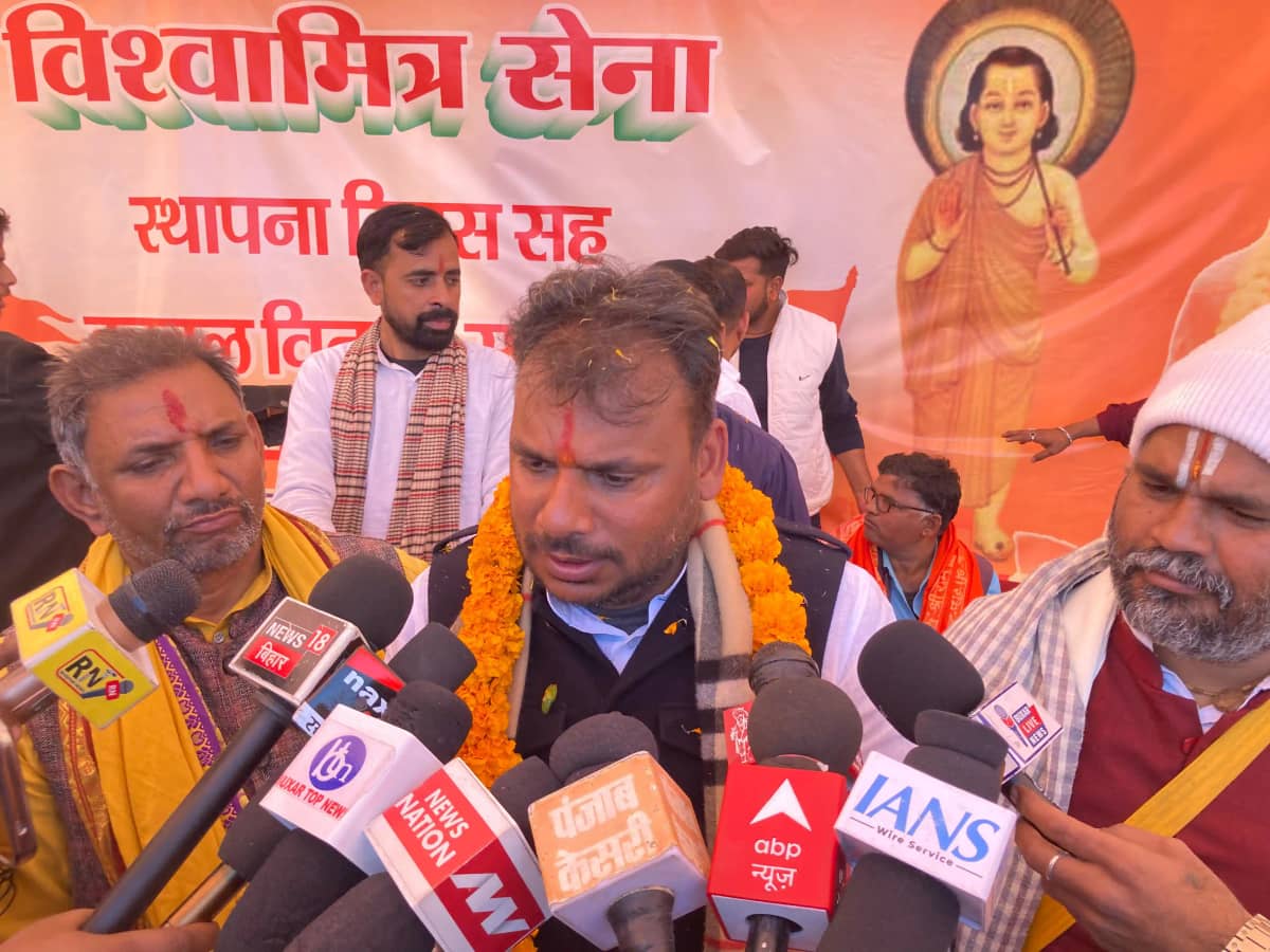 खुले में मांस बिक्री पर बरसे राजकुमार चौबे: कहा— 'स्थायी प्र खुले में मांस बिक्री पर बरसे राजकुमार चौबे: कहा— 'स्थायी प्र