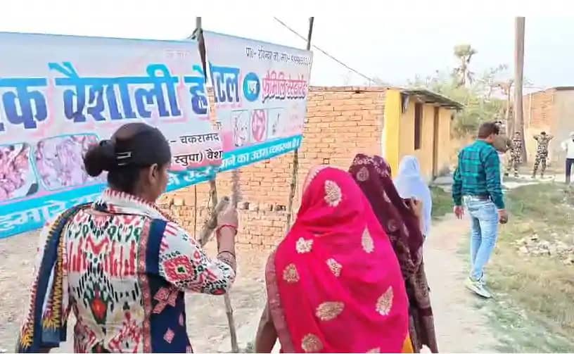 देह व्यापार के दो अड्डों अभिषेक वैशाली' और 'द रॉयल कैफे' मे देह व्यापार के दो अड्डों अभिषेक वैशाली' और 'द रॉयल कैफे' मे