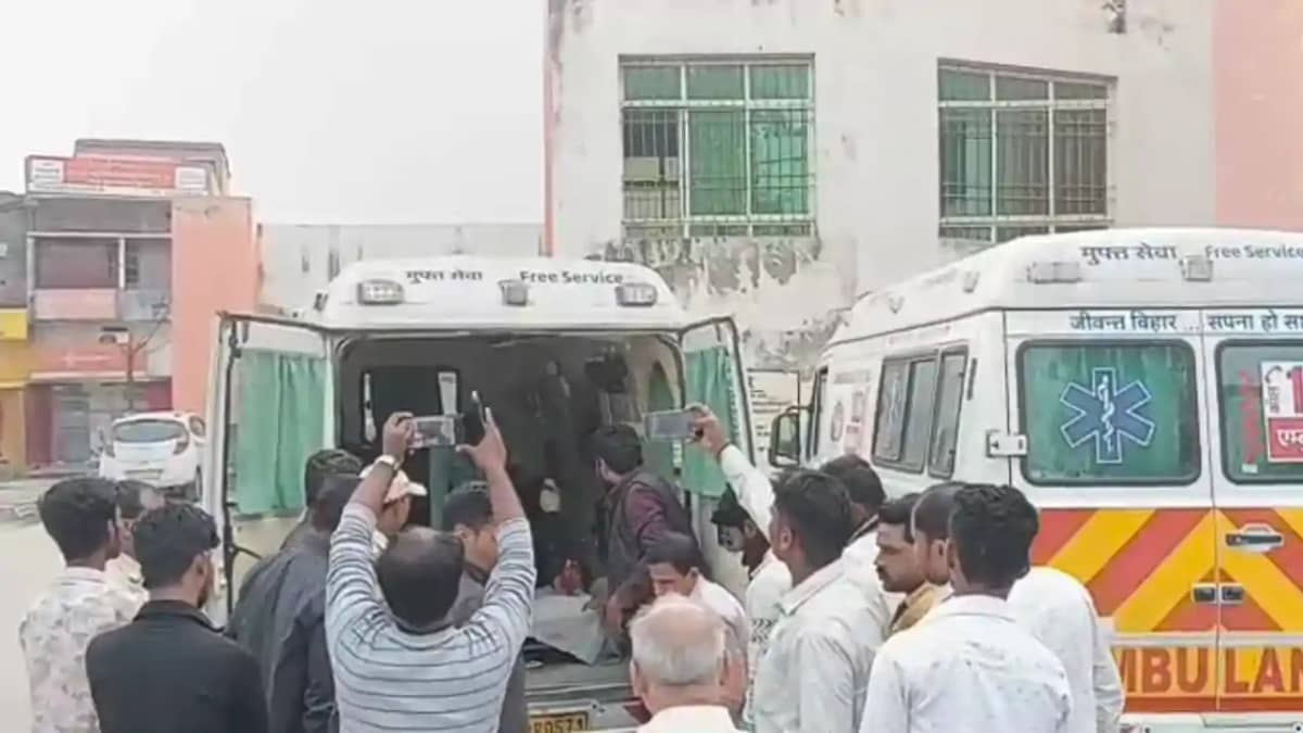 Bihar Crime : बेतिया में पेट्रोल पंप पर बाइक टकराने के विवाद Bihar Crime : बेतिया में पेट्रोल पंप पर बाइक टकराने के विवाद