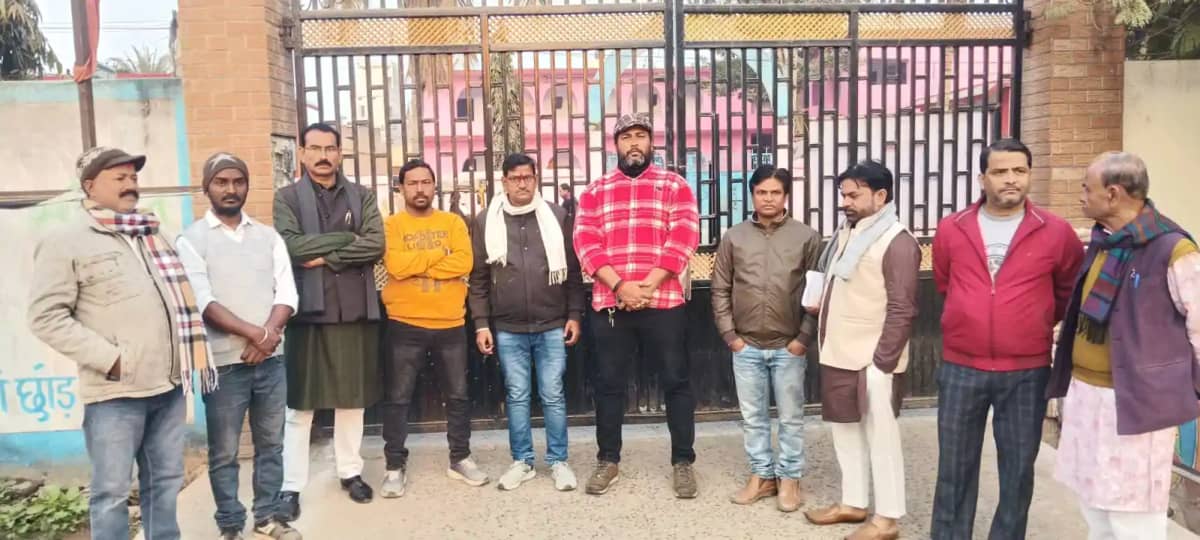 भ्रष्टाचार से भड़के पार्षदों ने नगर आयुक्त दफ्तर में जड़ा ता भ्रष्टाचार से भड़के पार्षदों ने नगर आयुक्त दफ्तर में जड़ा ता