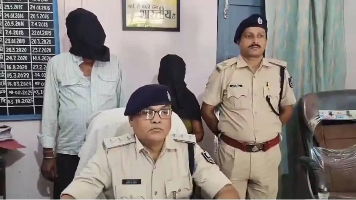 वैशाली में 'ऑपरेशन नीलकंठ' के तहत बड़ी कार्रवाई: घर से शराब वैशाली में 'ऑपरेशन नीलकंठ' के तहत बड़ी कार्रवाई: घर से शराब